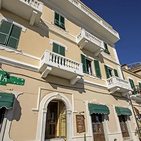 Hotel Baia 3*