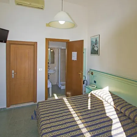 Baia Hotel 3*