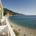 Baia Hotel 3*