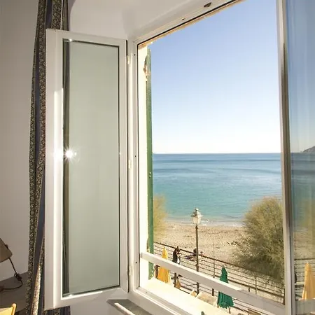 Hotel Baia 3*