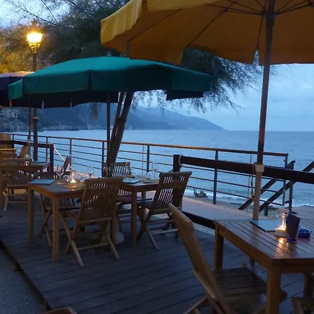 Ξενοδοχείο Baia 3*