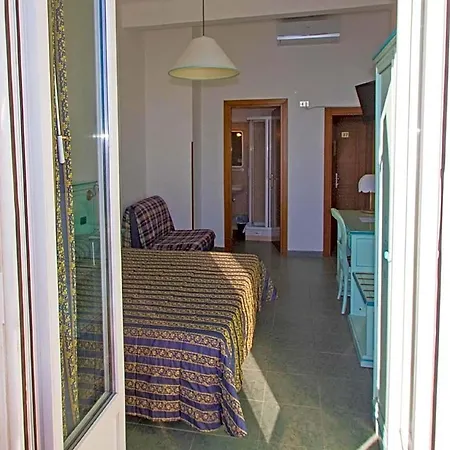 Baia 3* مونتيروسّو ال ماري